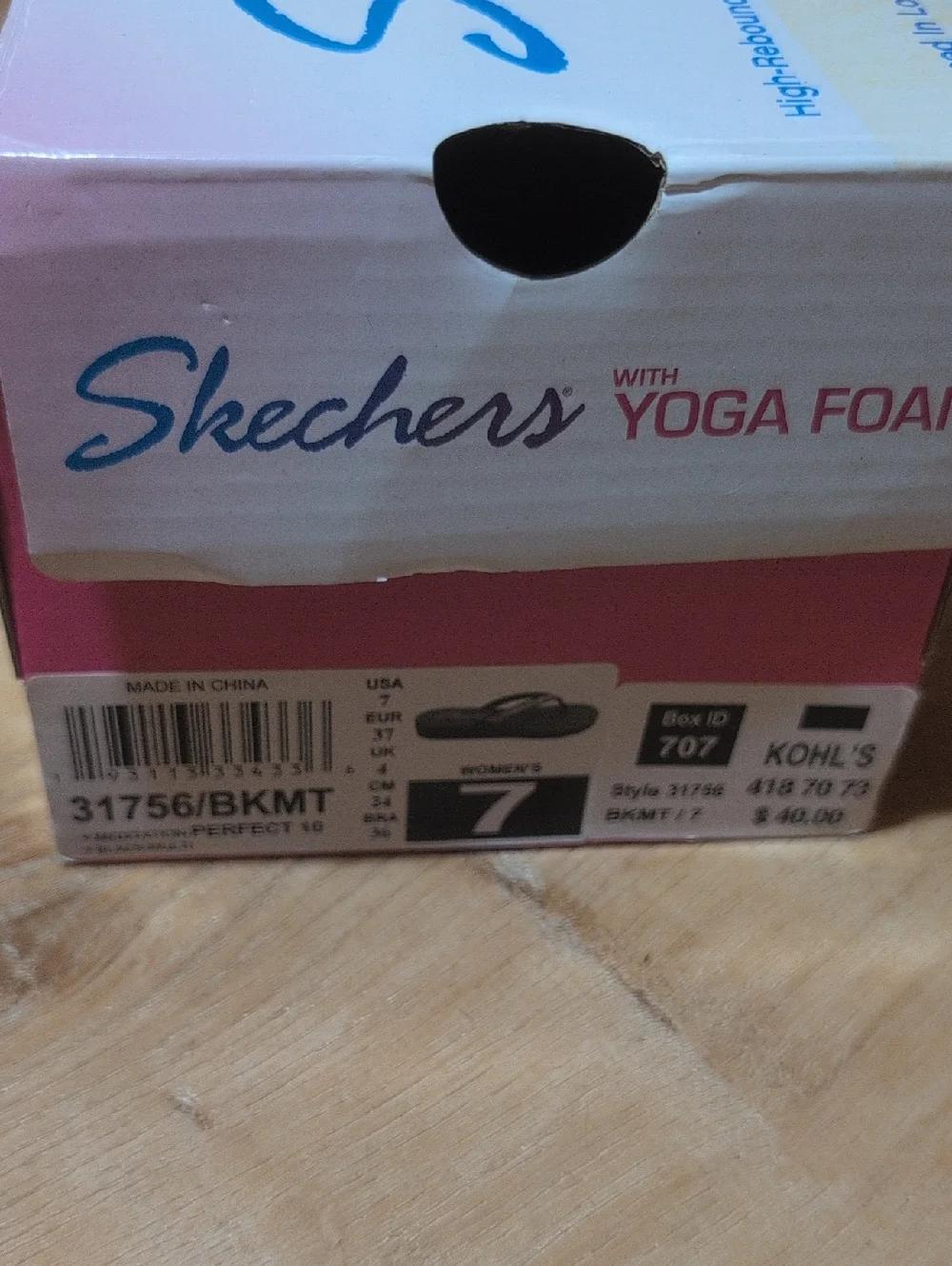 Skechers Yoga Foam Black Flip Flops with Glitter Straps - Picture 6 of 7
